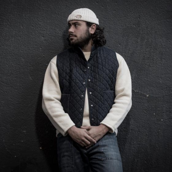 LE GILET "COL OFFICIER" MATELASSÉ RAW DENIM