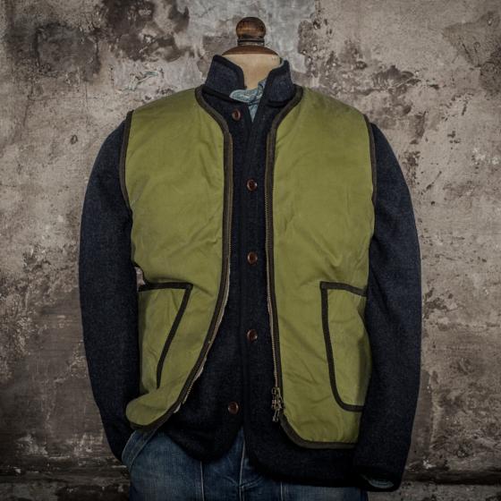 LE GILET "DISCIPLINE" OLIVE