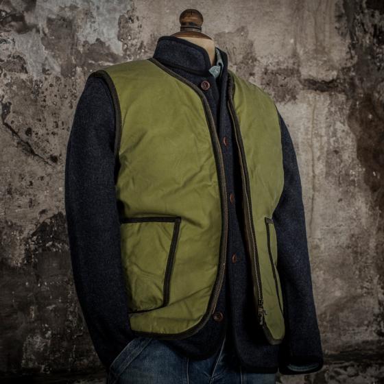 LE GILET "DISCIPLINE" OLIVE