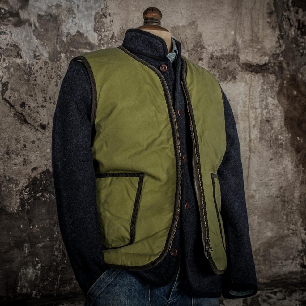 LE GILET "DISCIPLINE" OLIVE